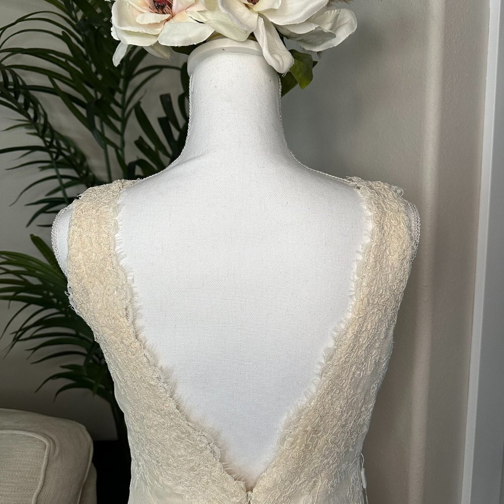 Lace bridal gown - Picture 4 of 8